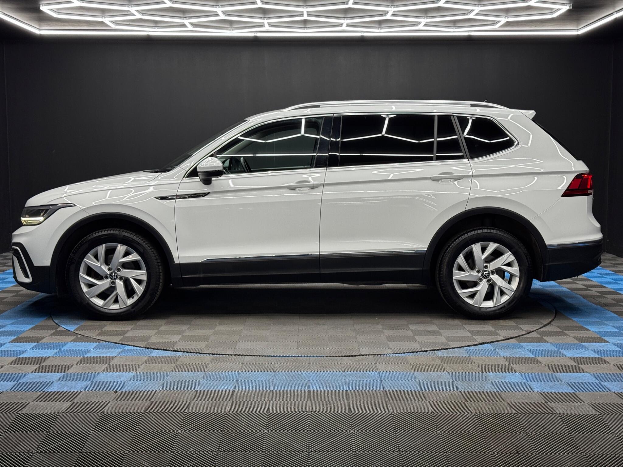 Volkswagen Tiguan Allspace view 8