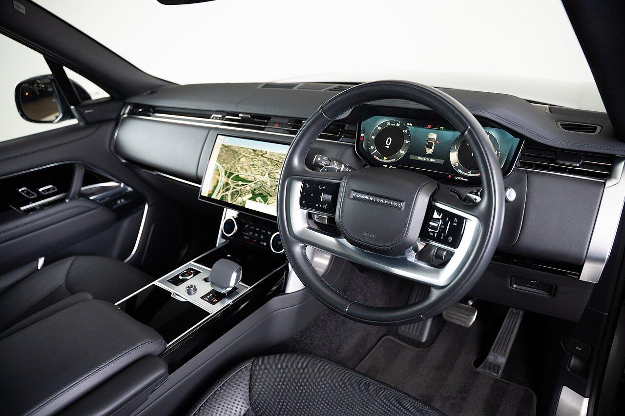 Land Rover Range Rover view 18