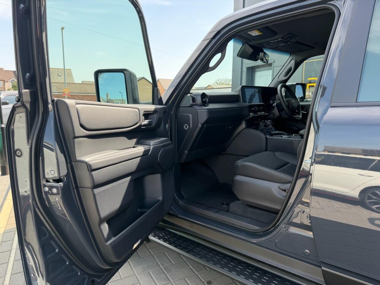 Toyota Land Cruiser view 19