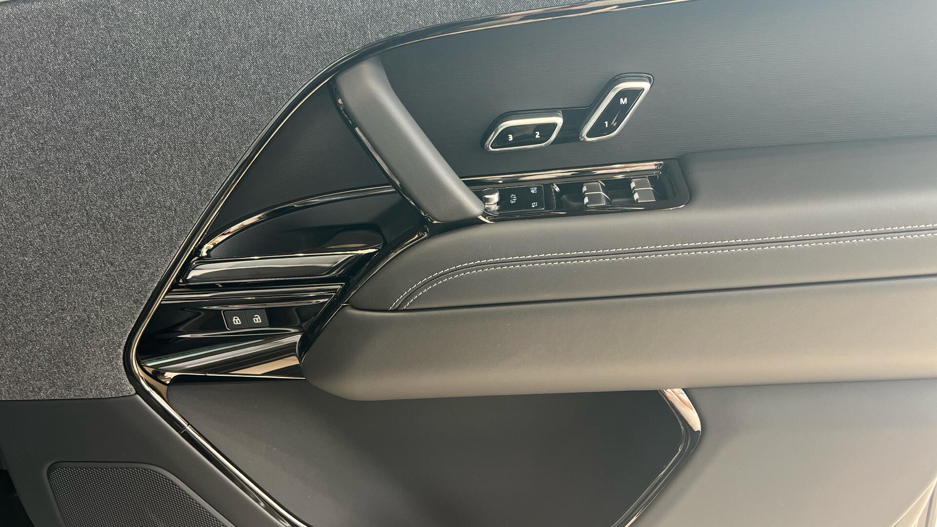 Land Rover Range Rover Sport view 29