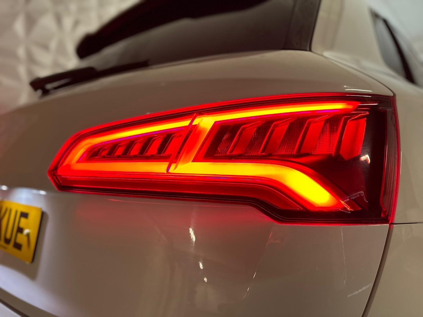 Audi SQ5 view 12