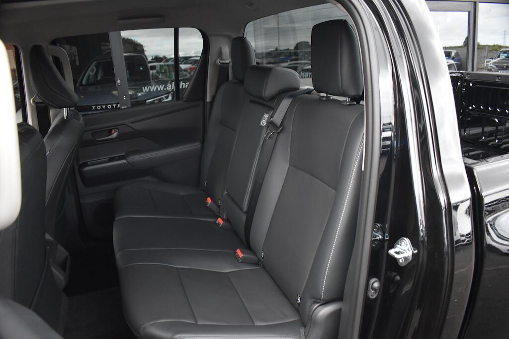 Toyota Hilux view 12