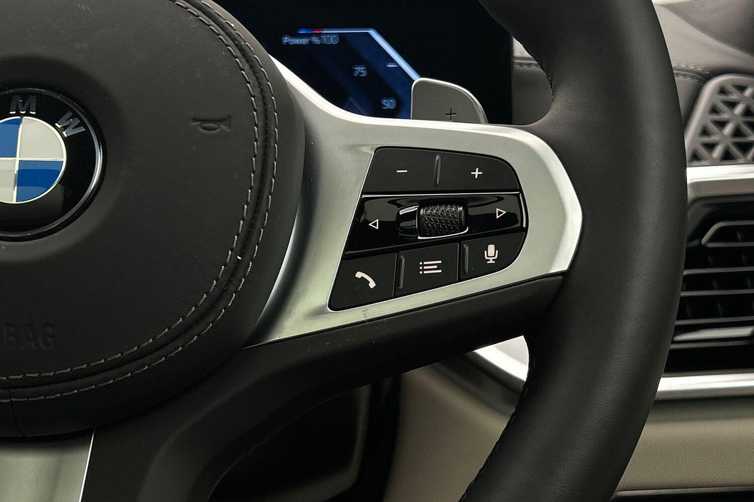 BMW X7 view 19