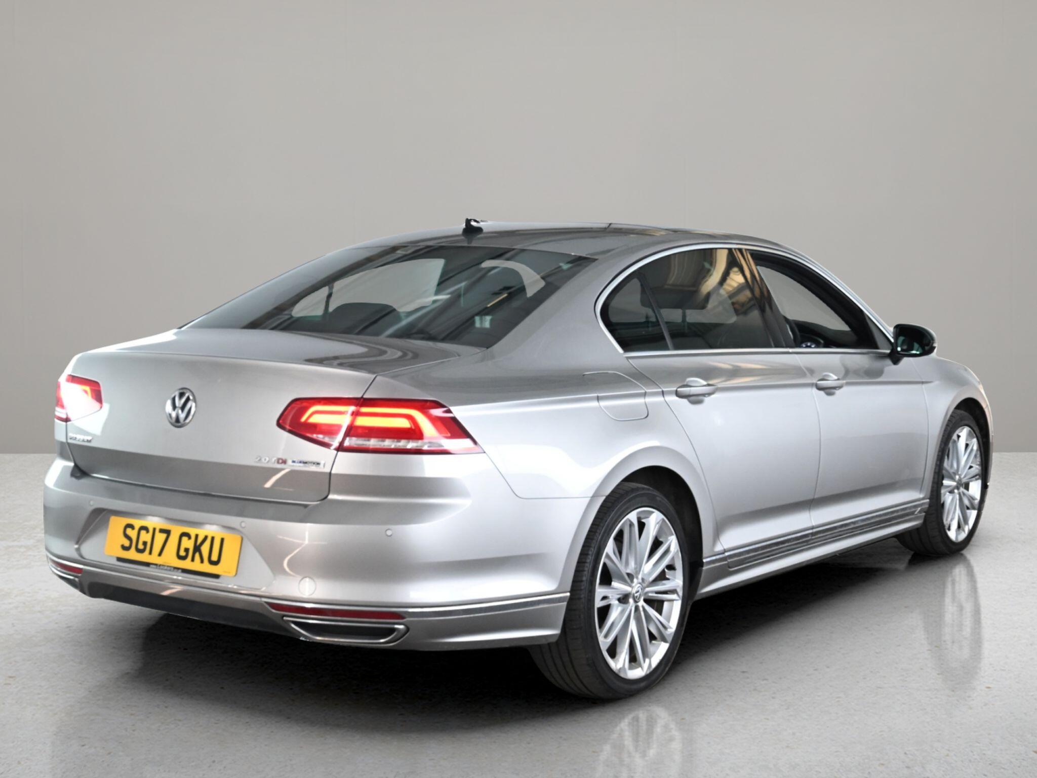 Volkswagen Passat view 4