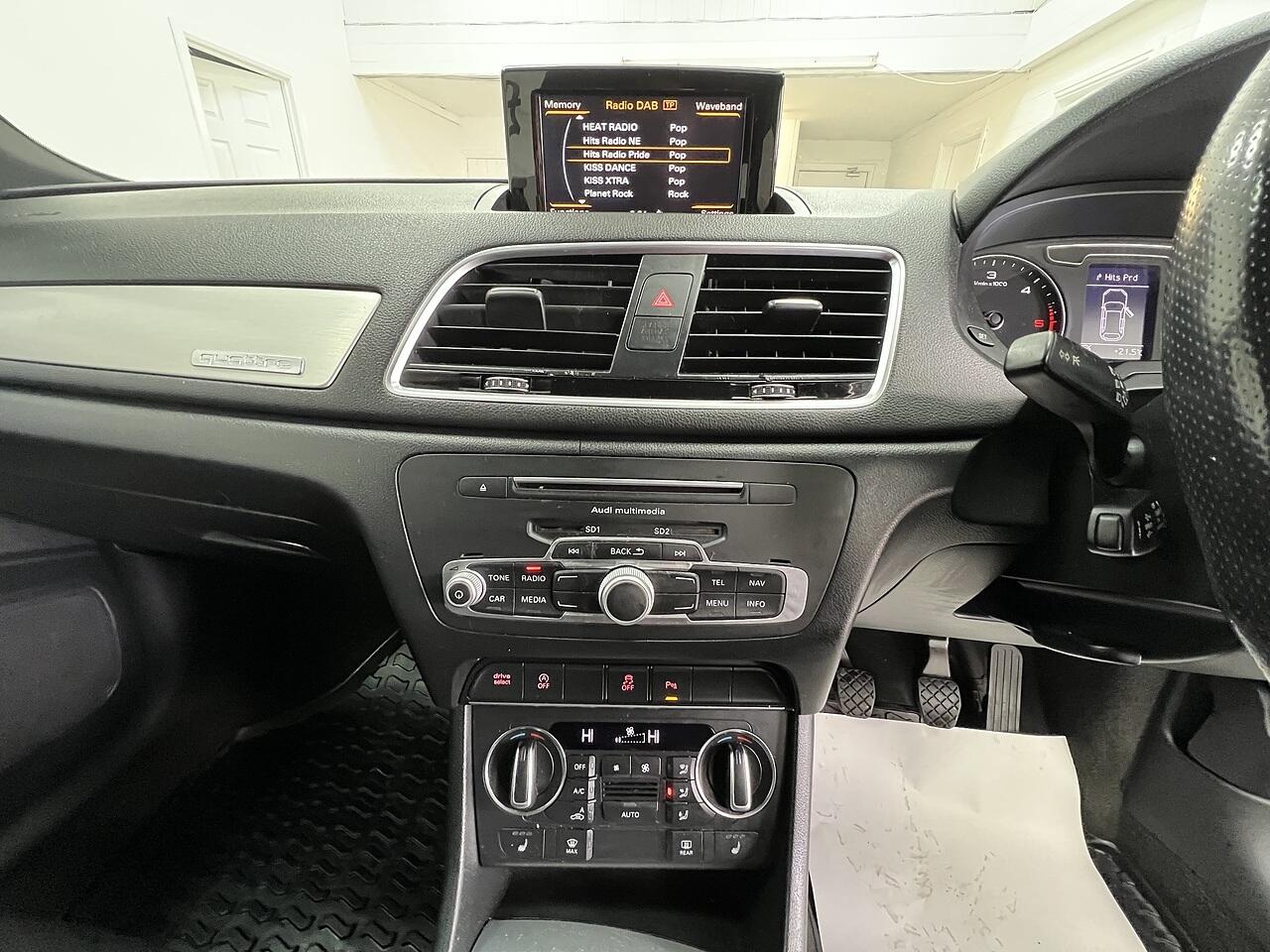 Audi Q3 view 10