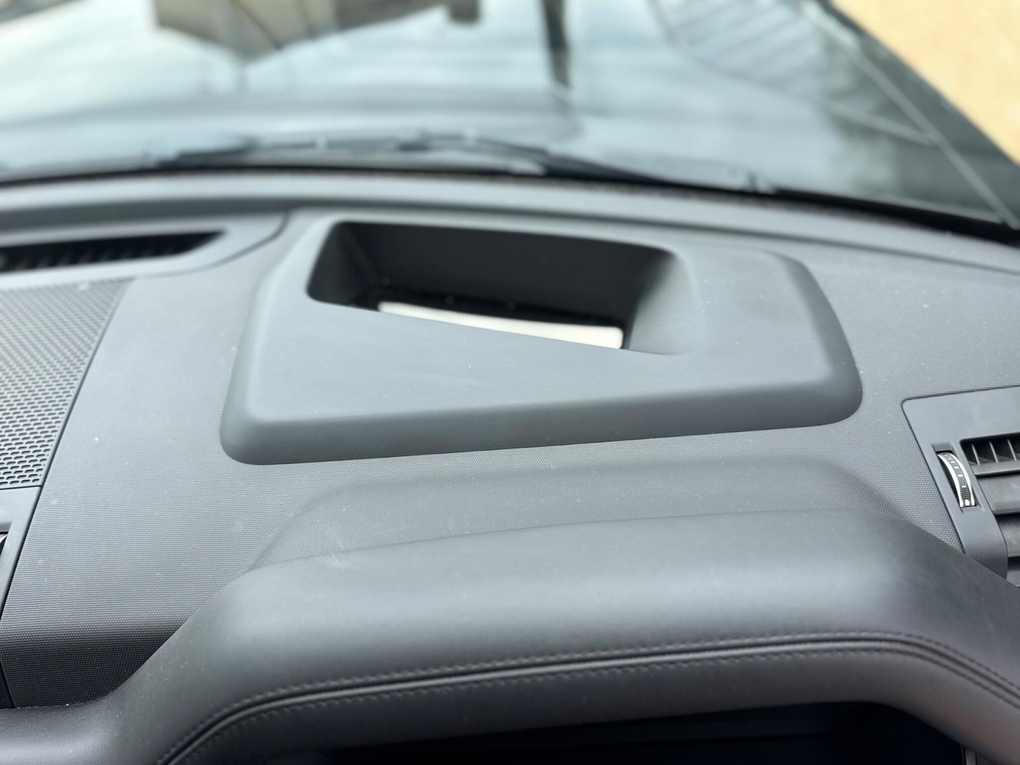 Land Rover Defender 130 view 36