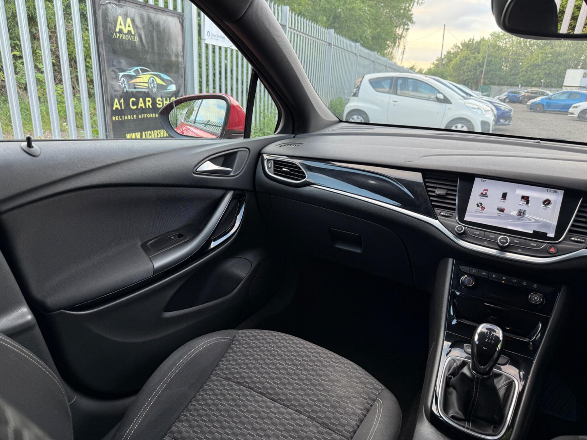 2017 Vauxhall Astra image 33