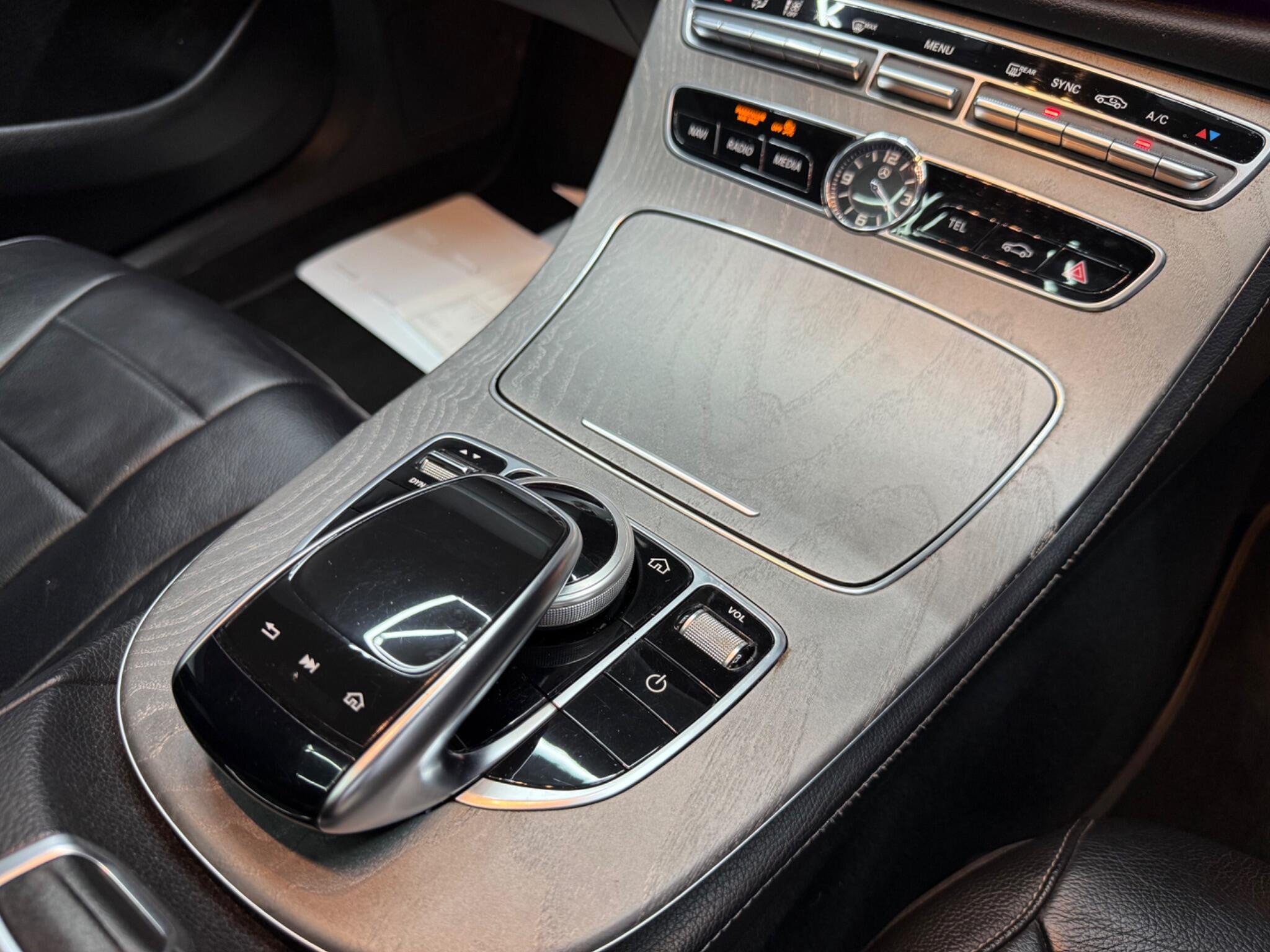 Mercedes-Benz CLS view 21