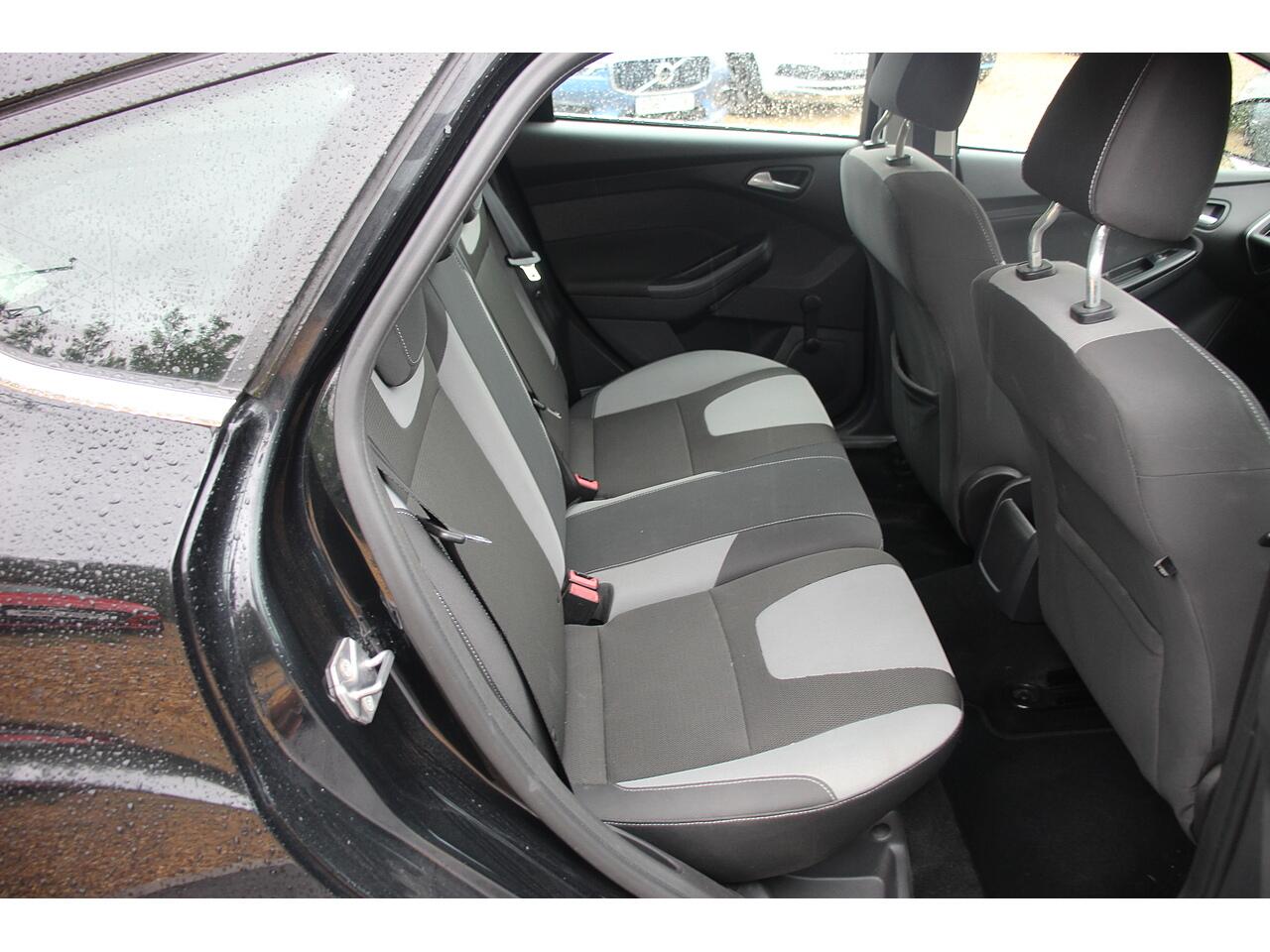 Ford Focus view 14