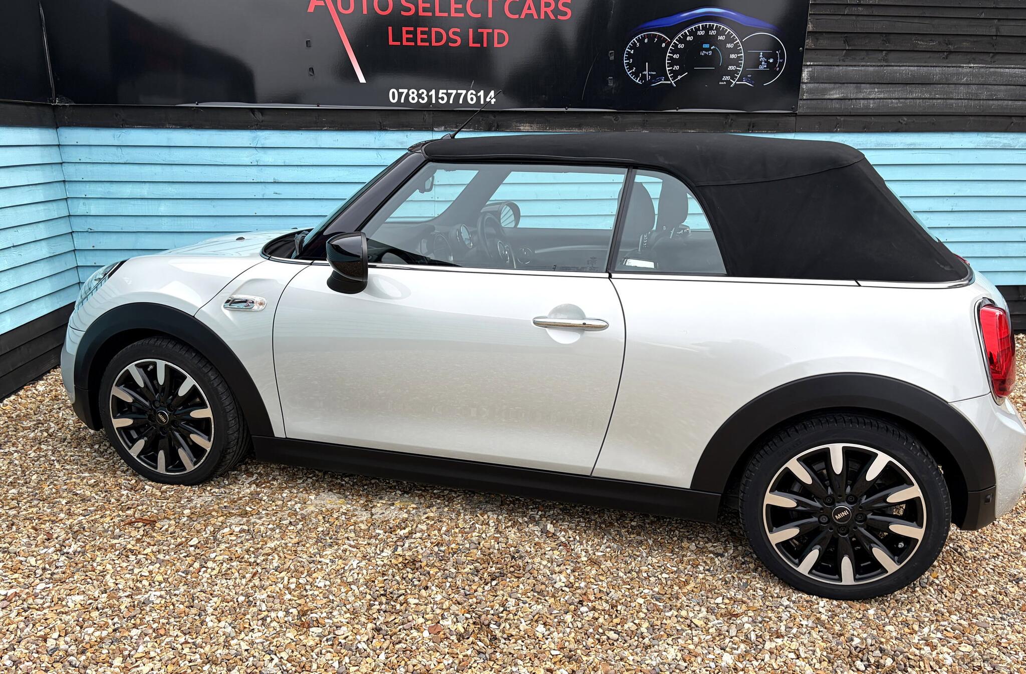 Mini Convertible view 3
