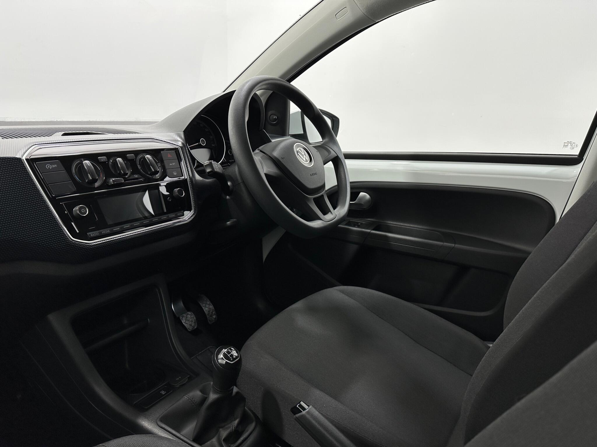 Volkswagen Up! view 27