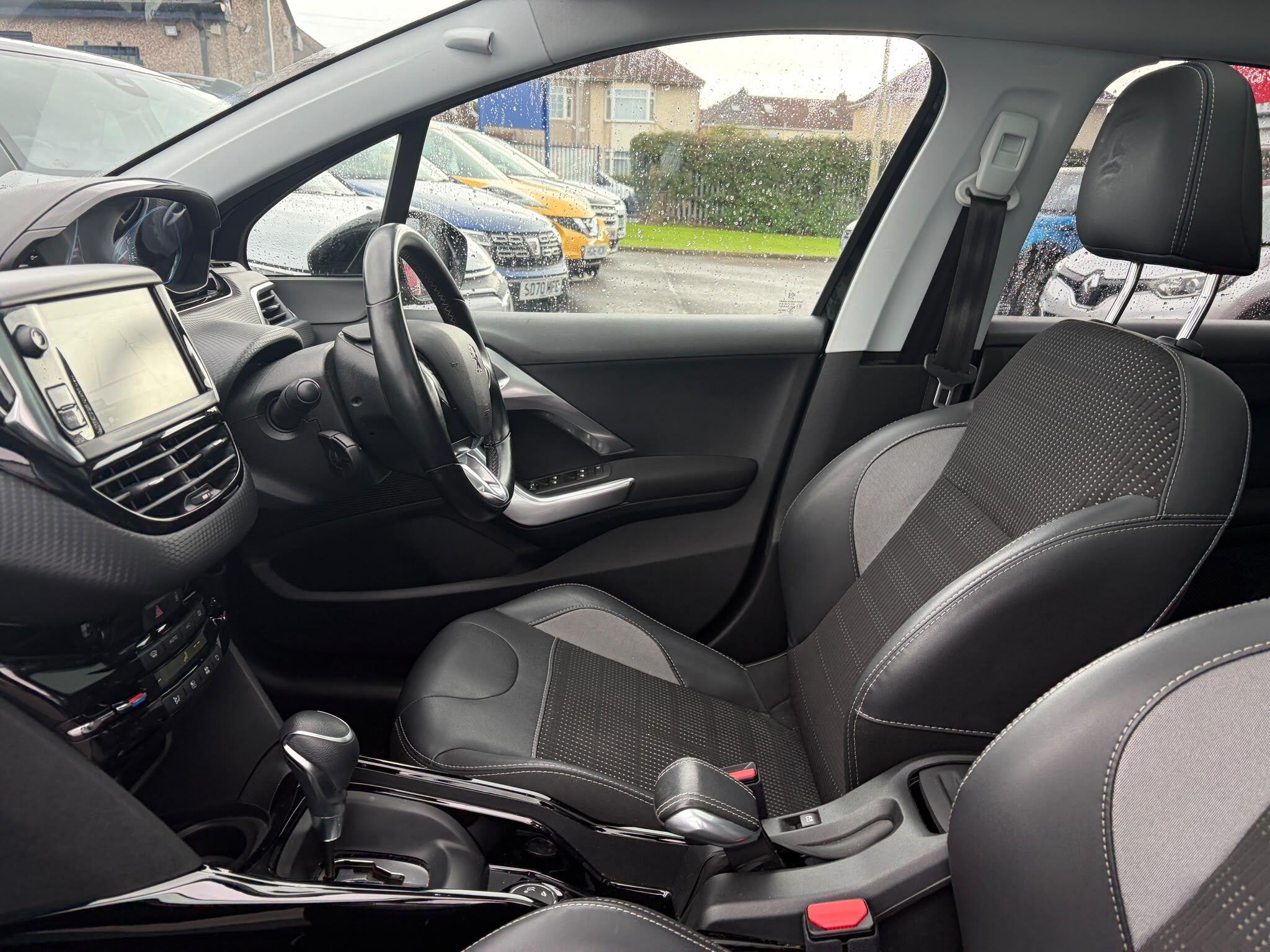 Peugeot 2008 view 8