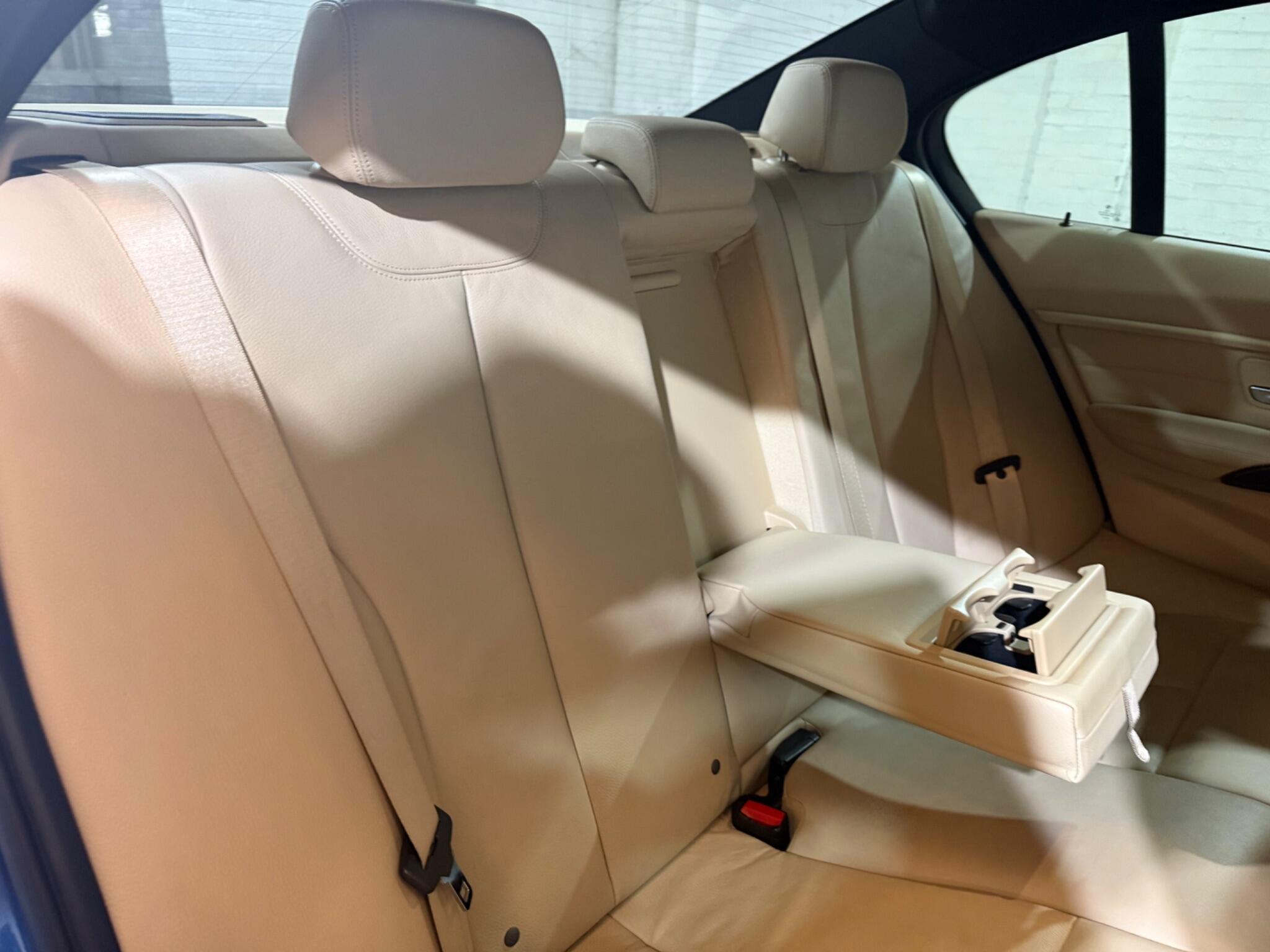 BMW 3 Series view 7