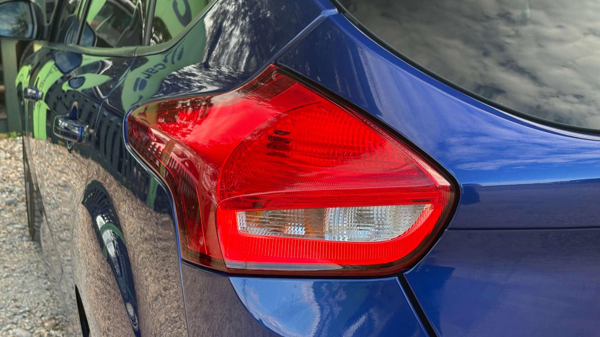 Ford Focus view 42