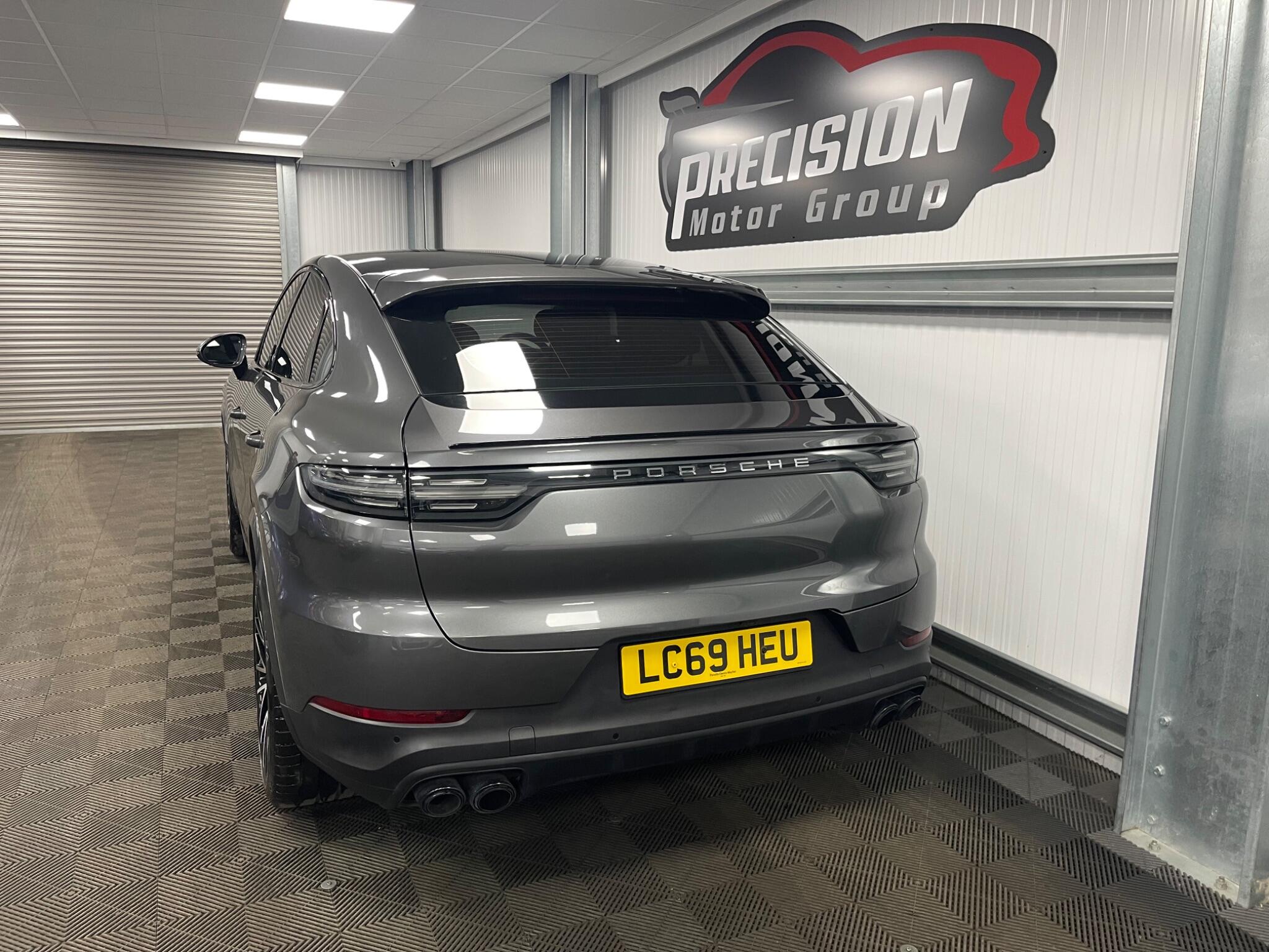 Porsche Cayenne view 19