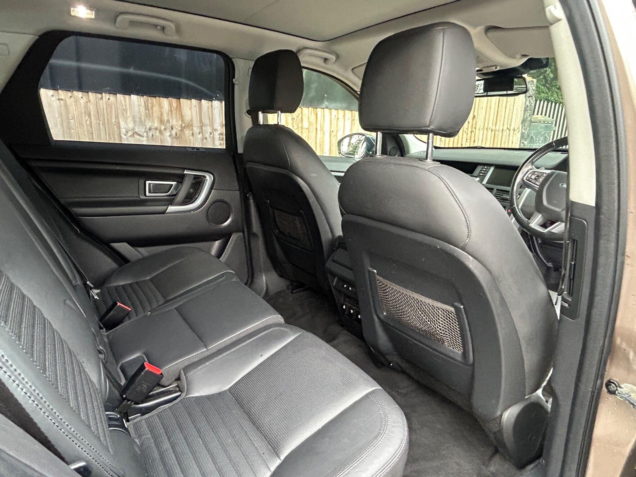 Land Rover Discovery Sport view 40