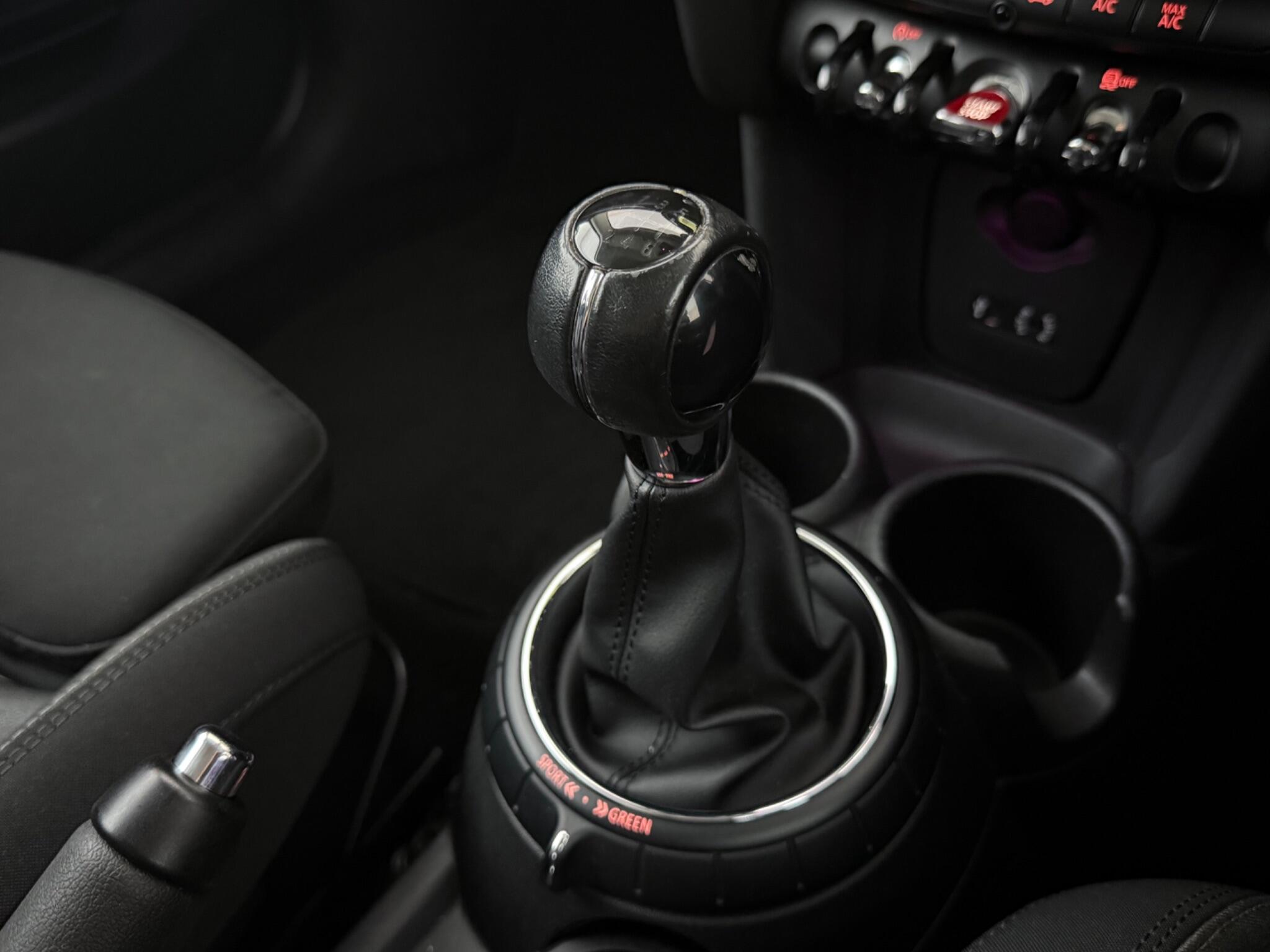 Mini Hatch view 18