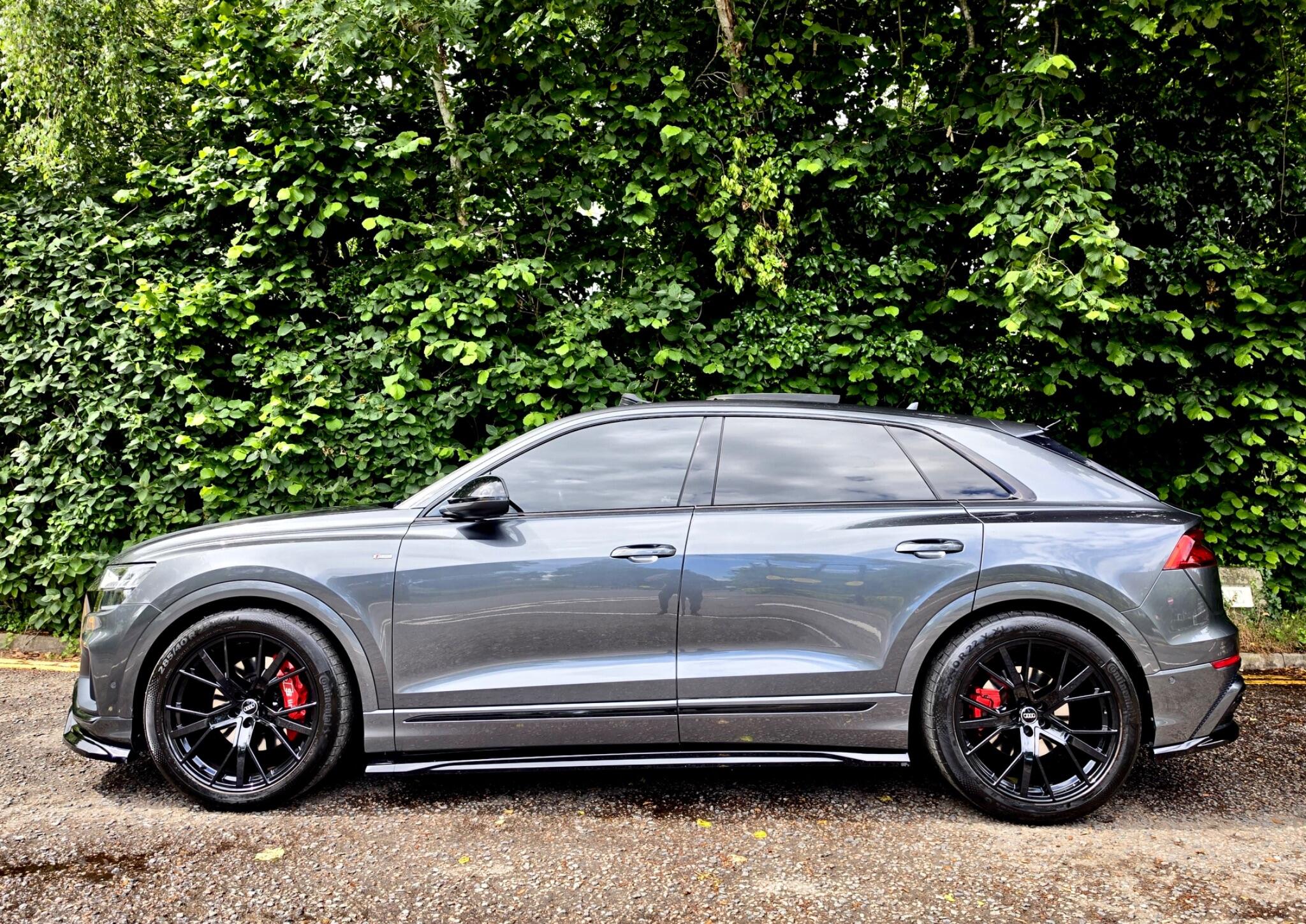 Audi Q8 view 24
