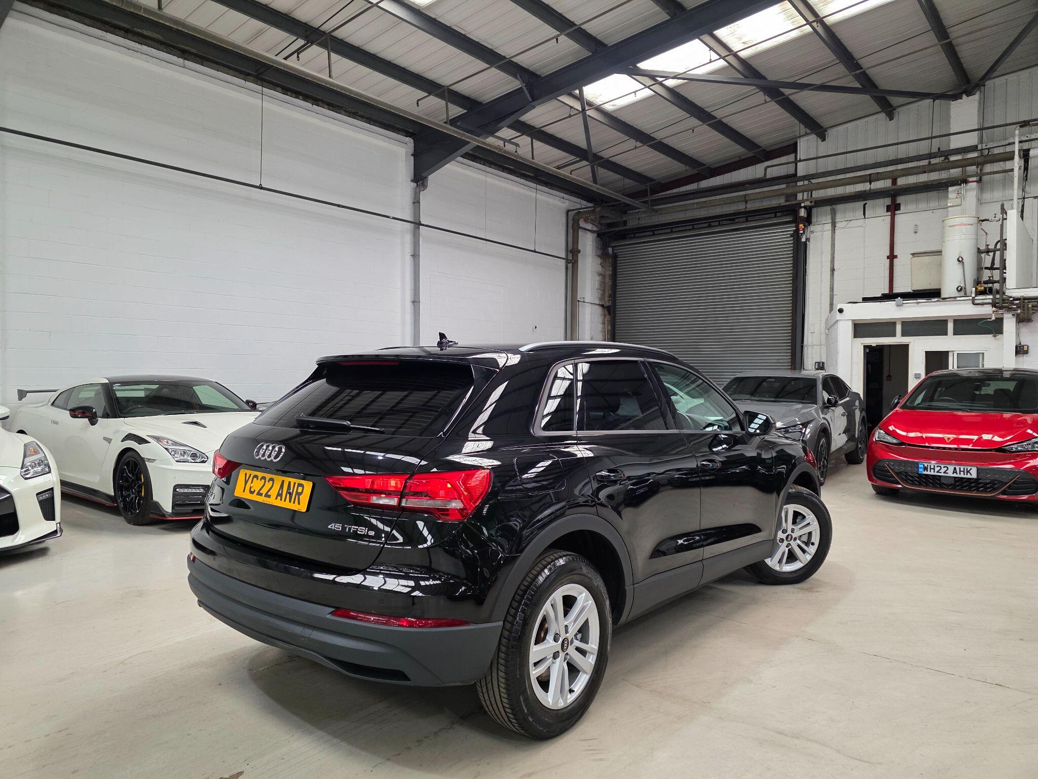 Audi Q3 view 29