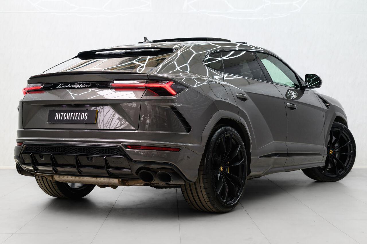 Lamborghini Urus view 7