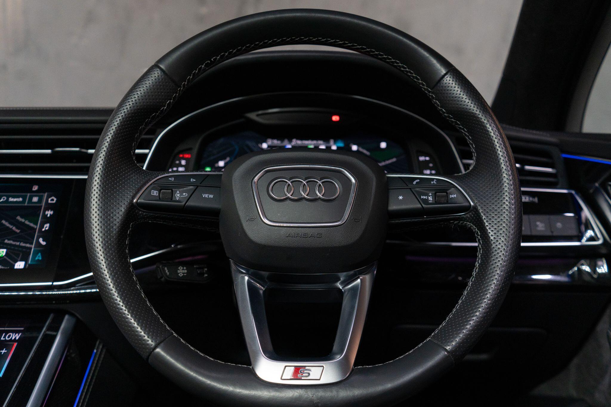 Audi Q7 view 39