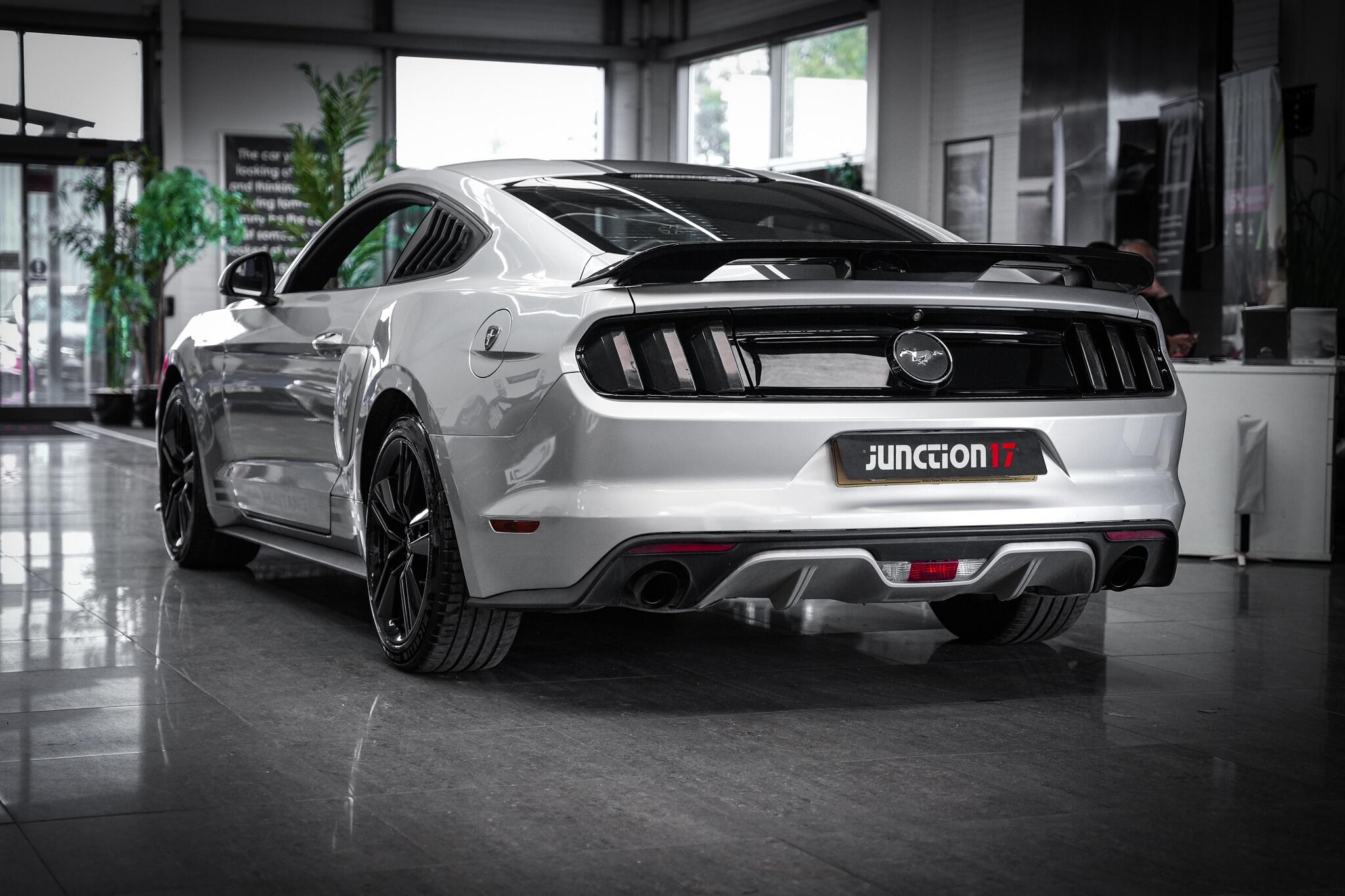 Ford Mustang view 13
