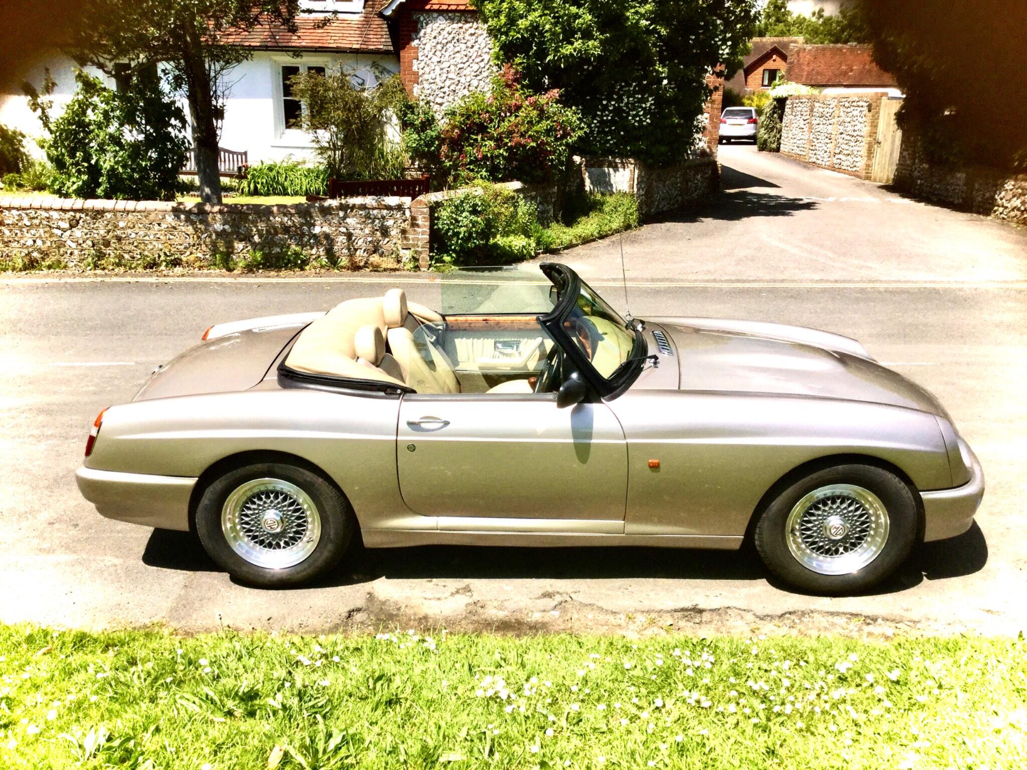 MG RV8