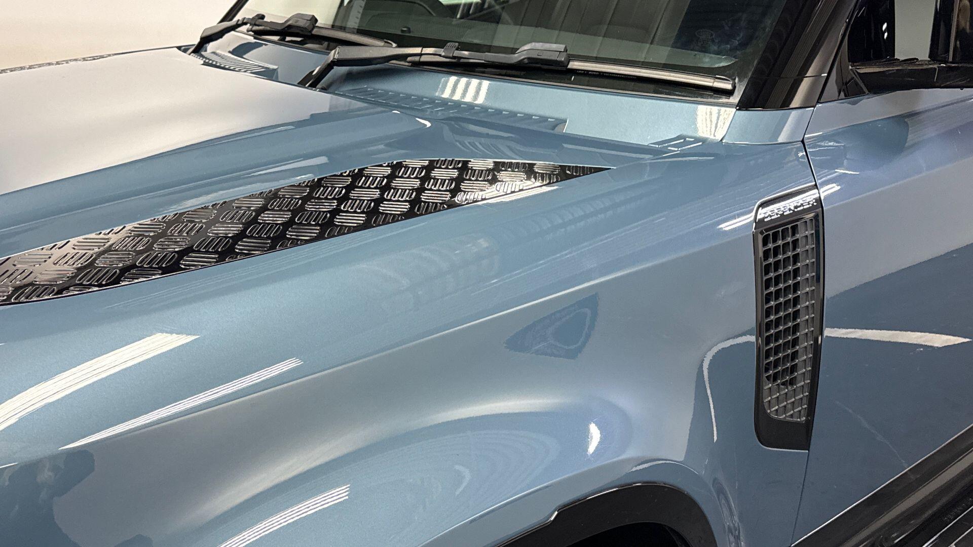 Land Rover Defender view 20