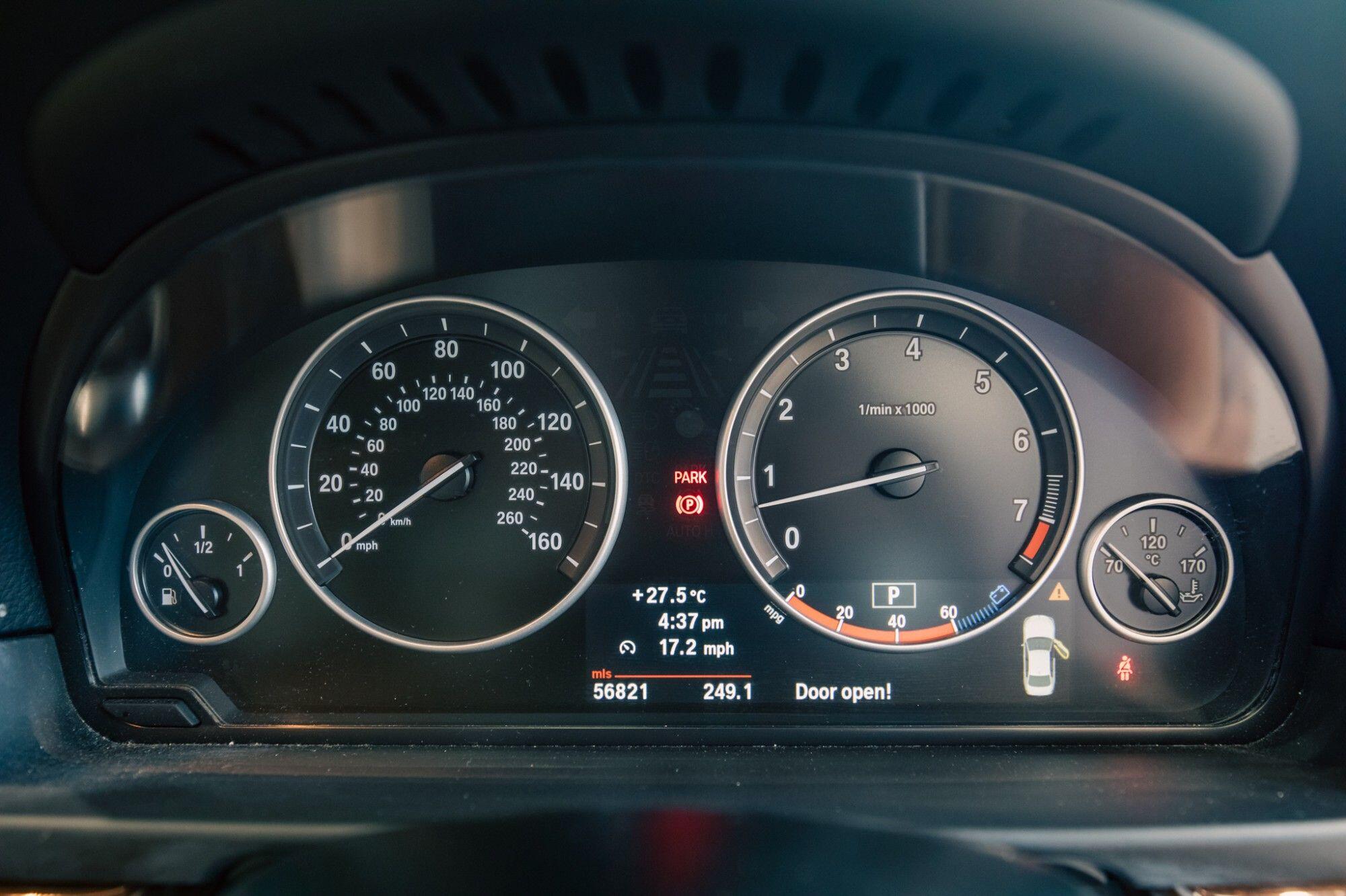 BMW 5 Series view 13