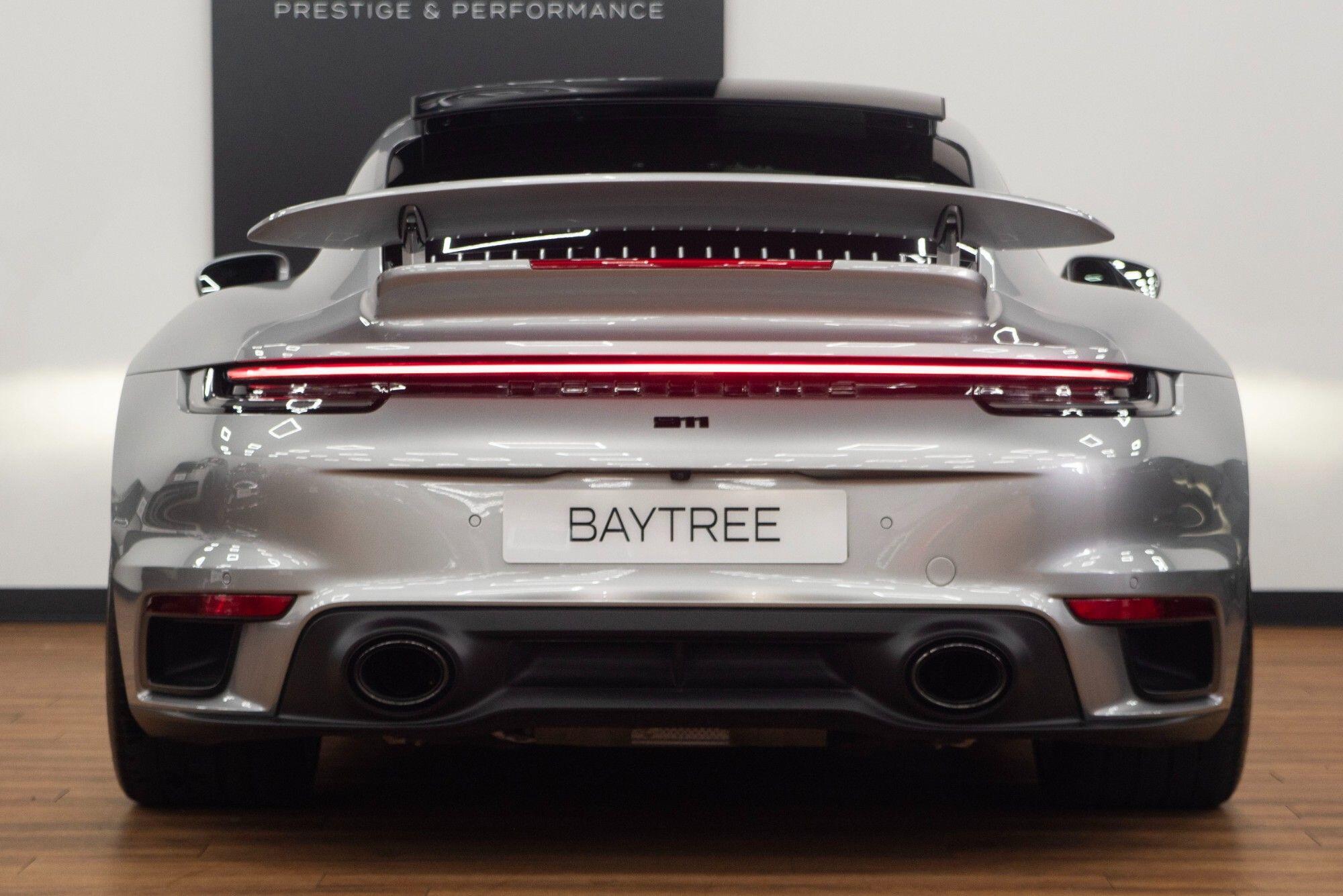 Porsche 911 view 18
