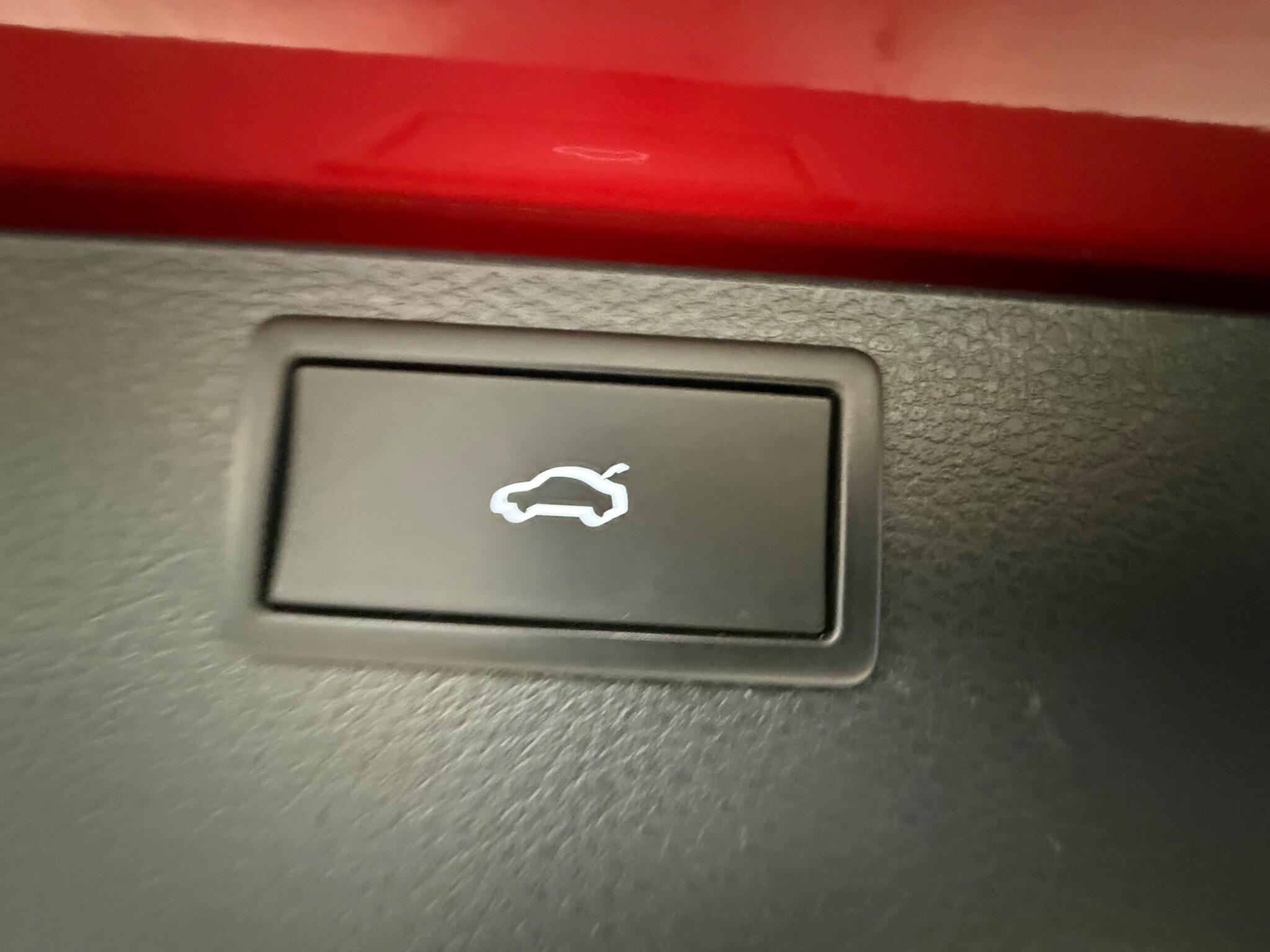 Volkswagen Caravelle view 18