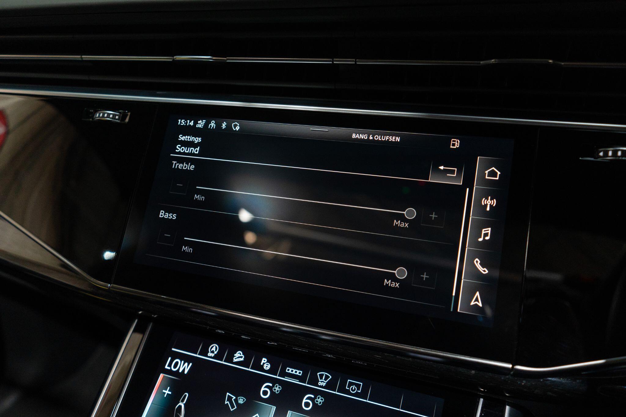 Audi Q7 view 34