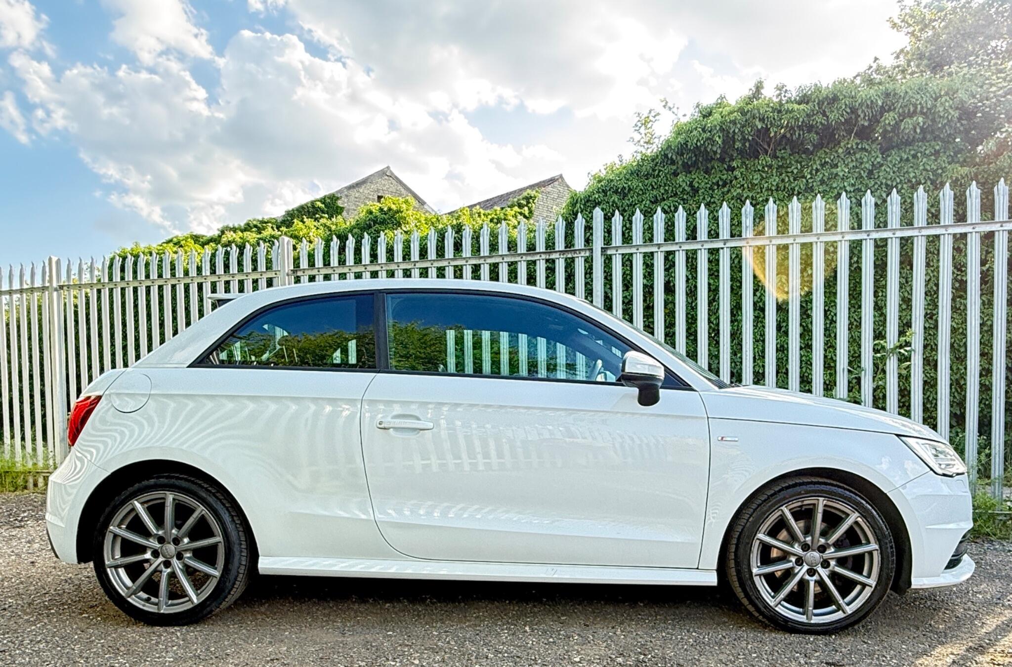 2015 Audi A1 image 16