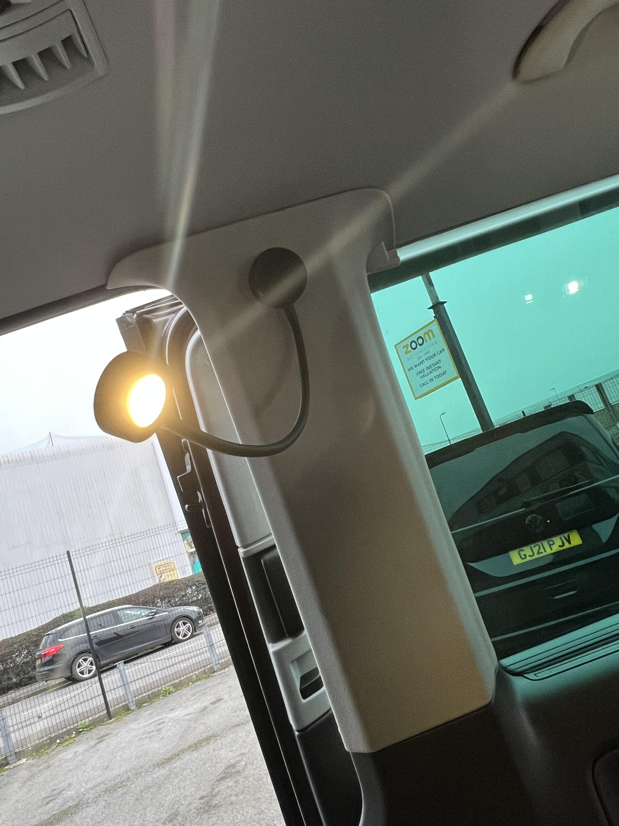 Volkswagen Caravelle view 15