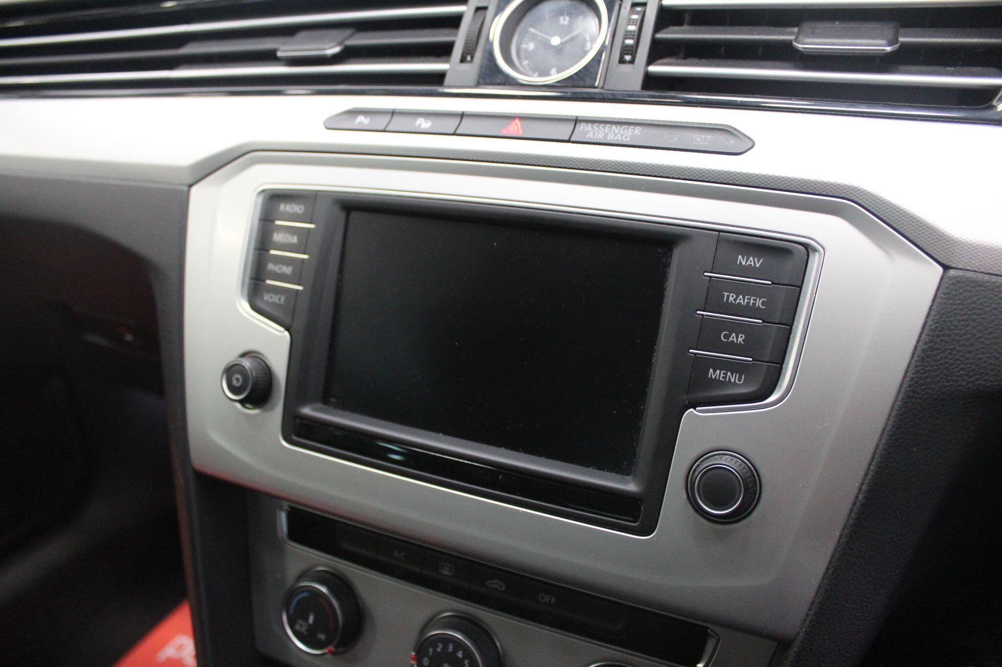 Volkswagen Passat view 39