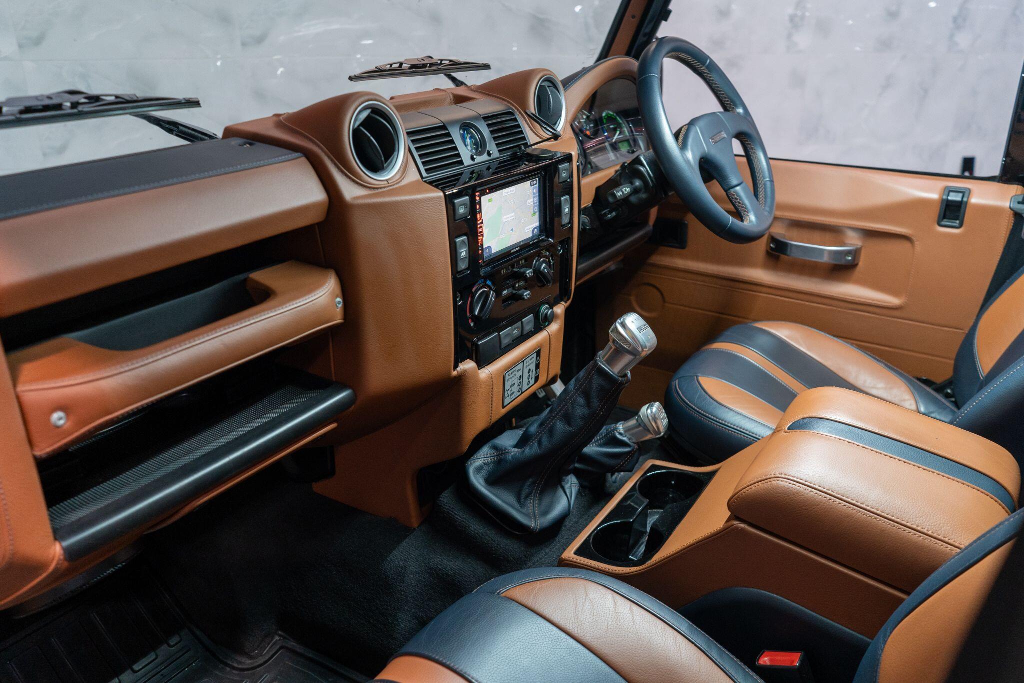 Land Rover Defender view 13