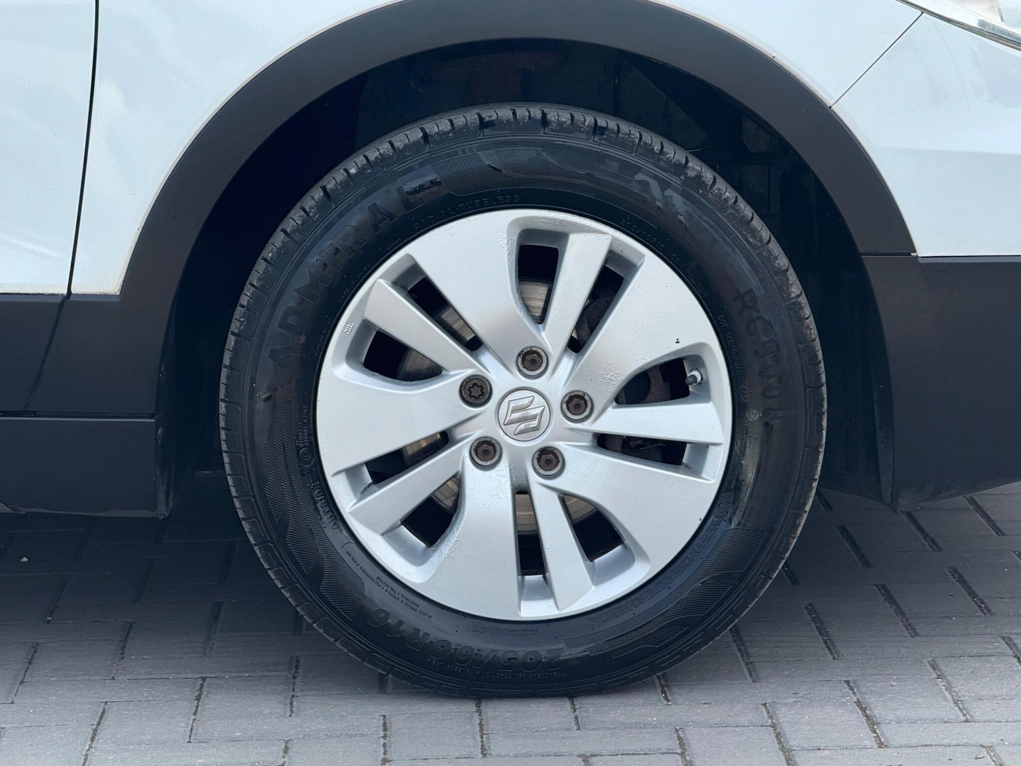 Suzuki SX4 S-Cross view 13