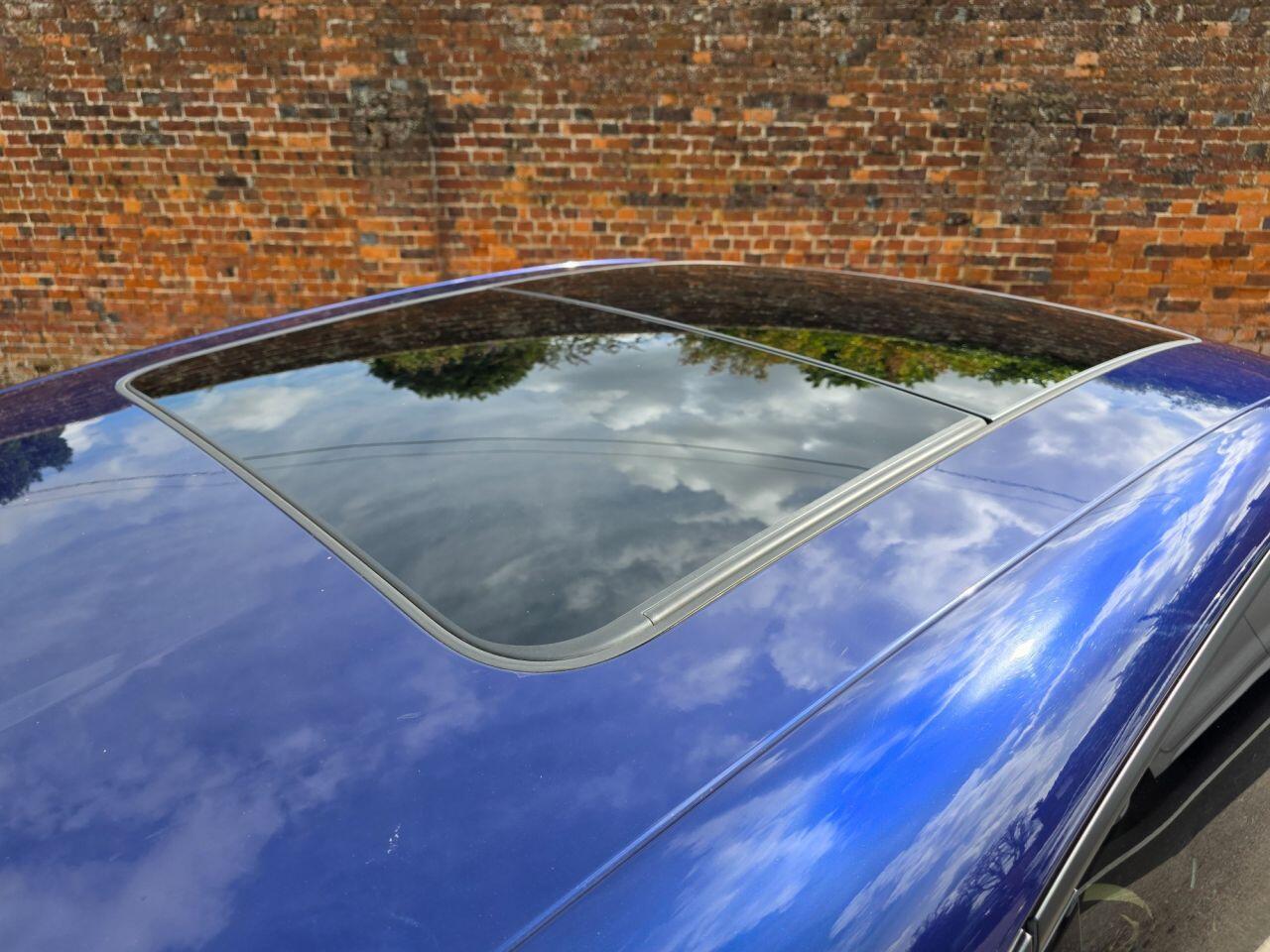 Porsche Macan view 25
