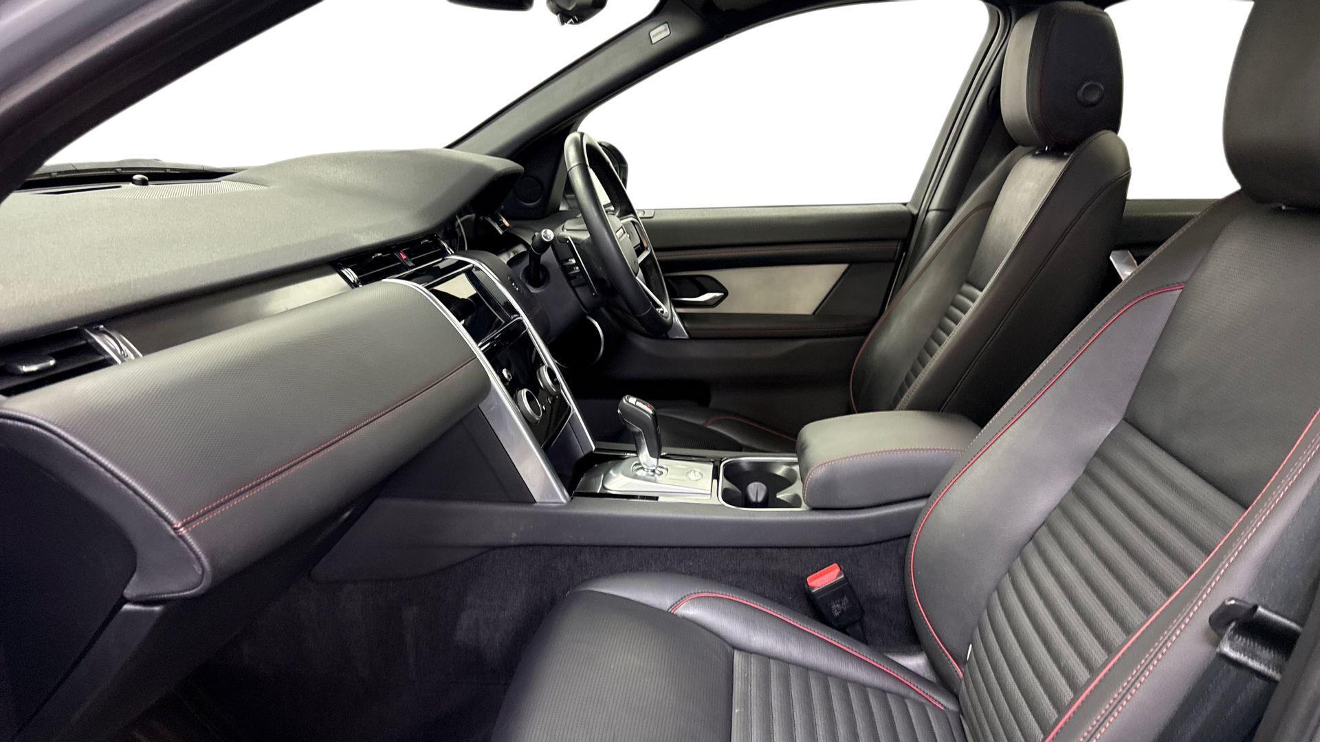 Land Rover Discovery Sport view 3