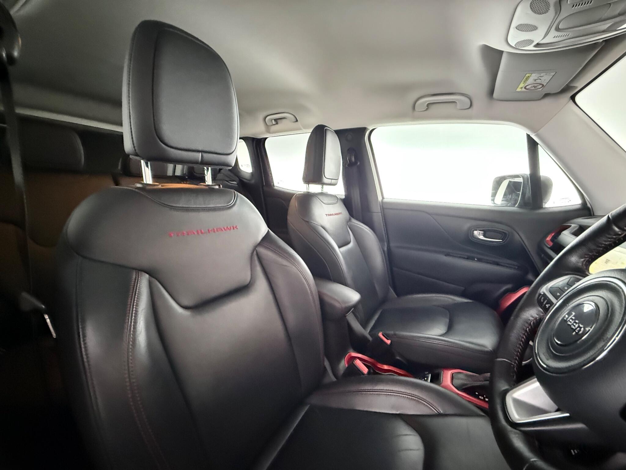 Jeep Renegade view 29