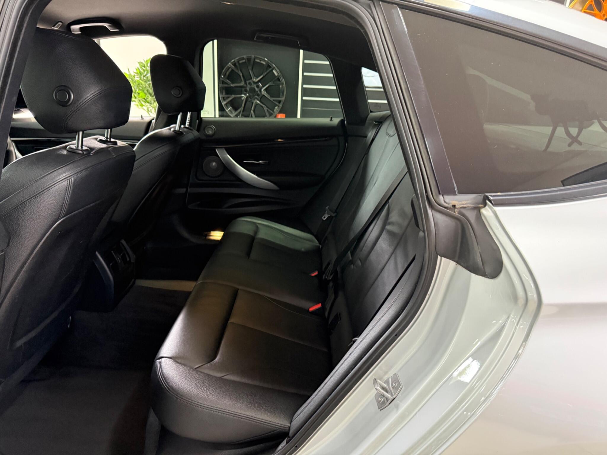 BMW 3 Series view 40