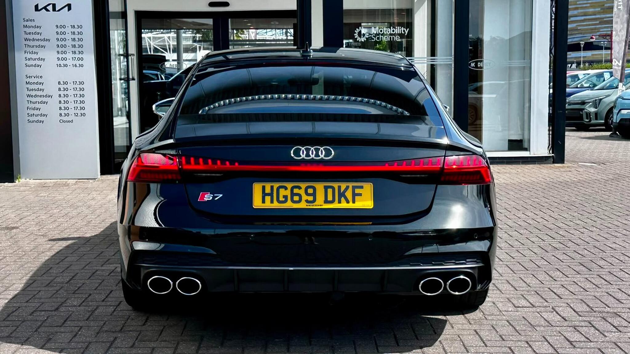 Audi Audi S7 view 12