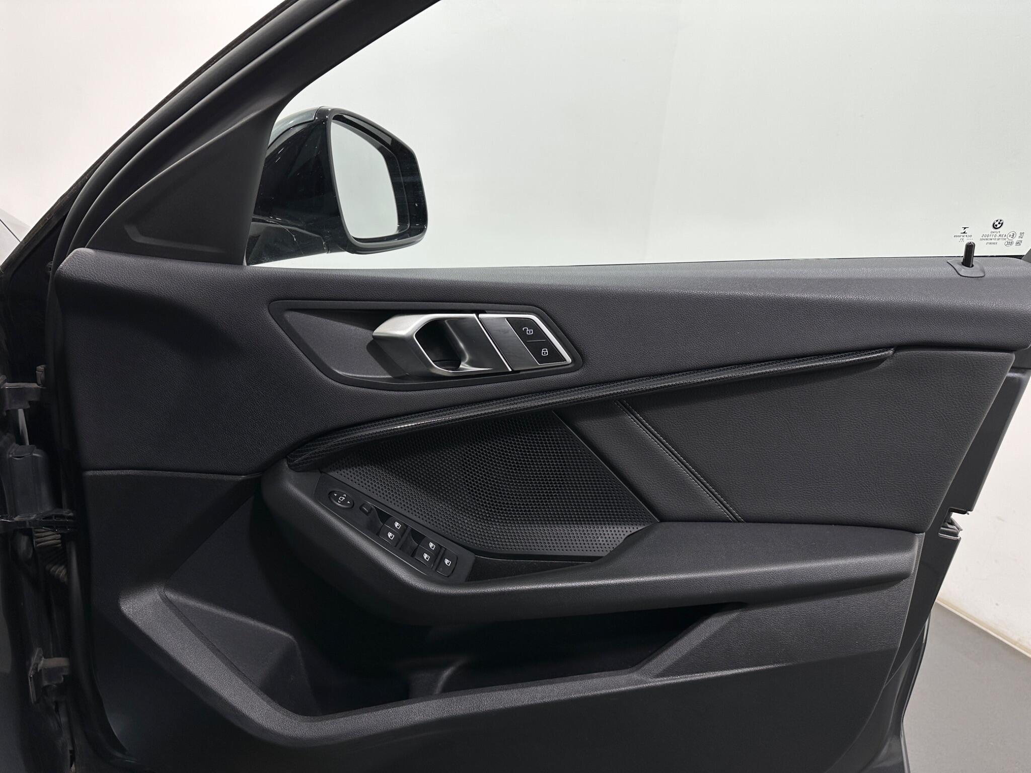 BMW 1 Series view 35