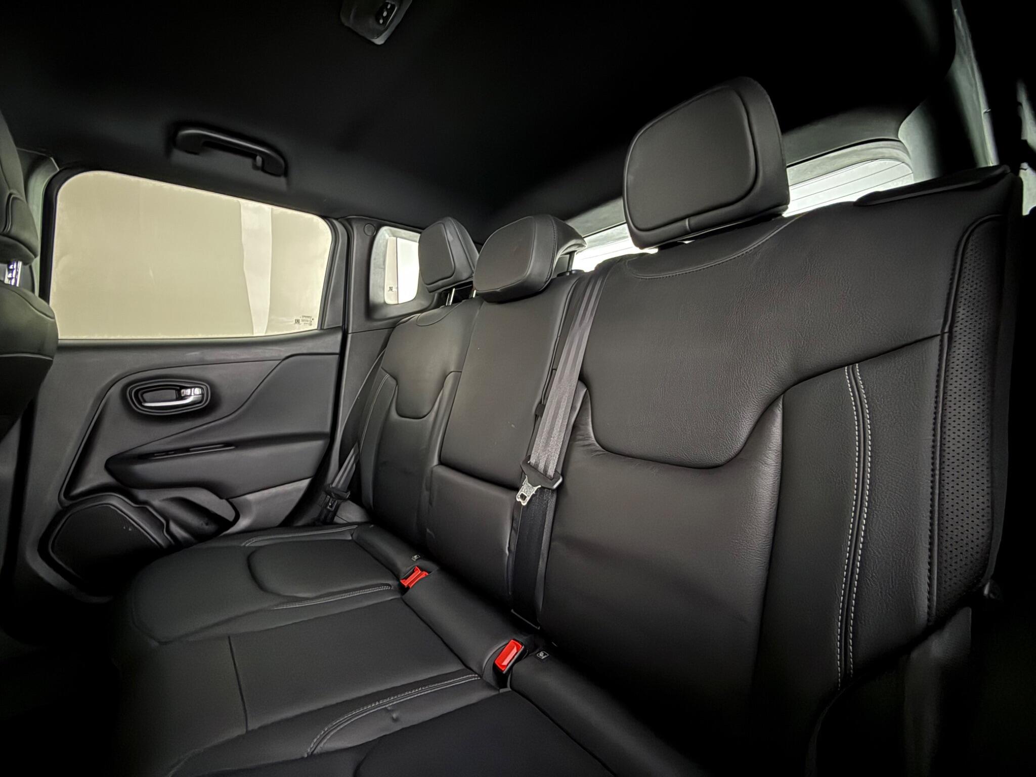 Jeep Renegade view 31