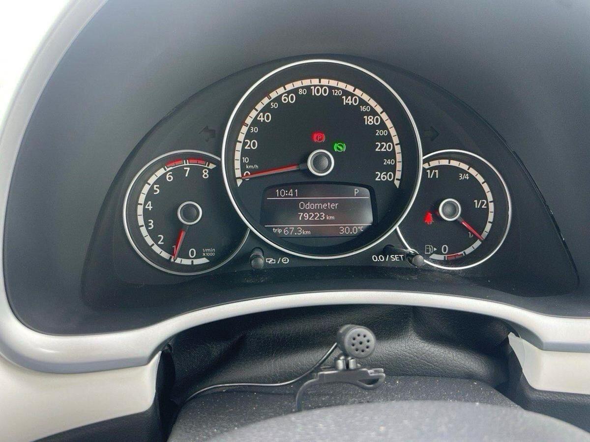 Volkswagen Beetle view 18