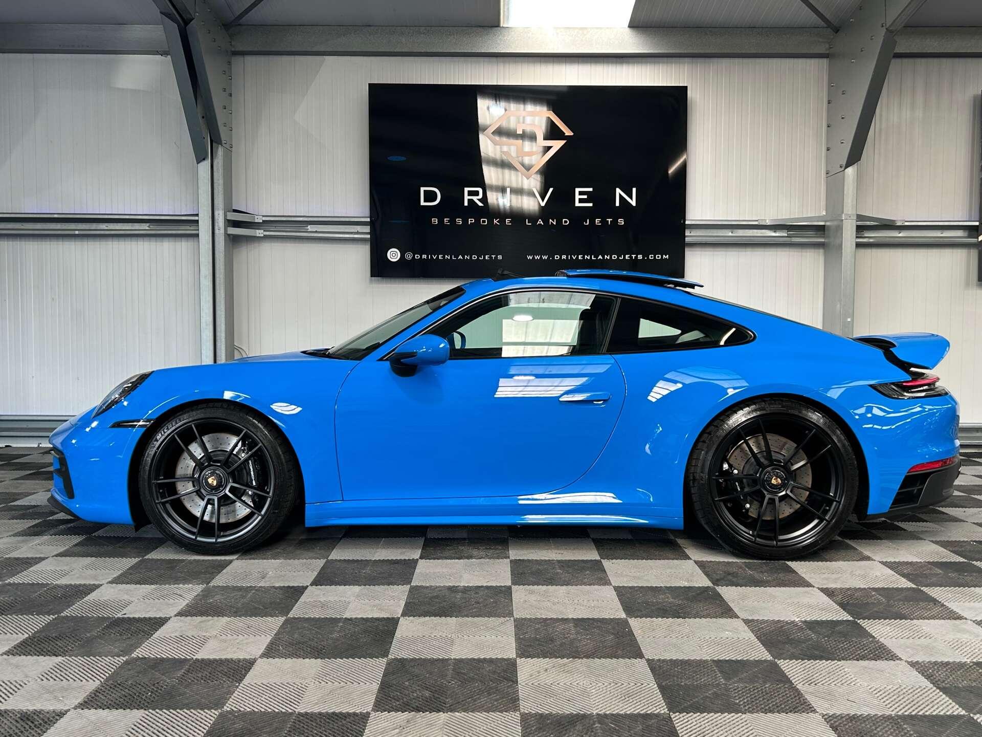 Porsche 911 view 14