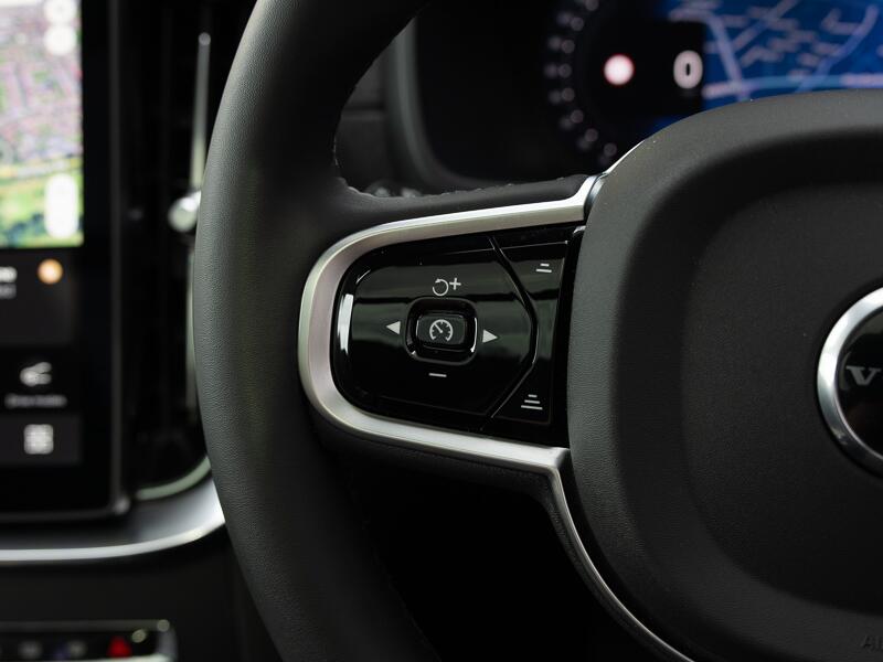 Volvo XC90 view 15