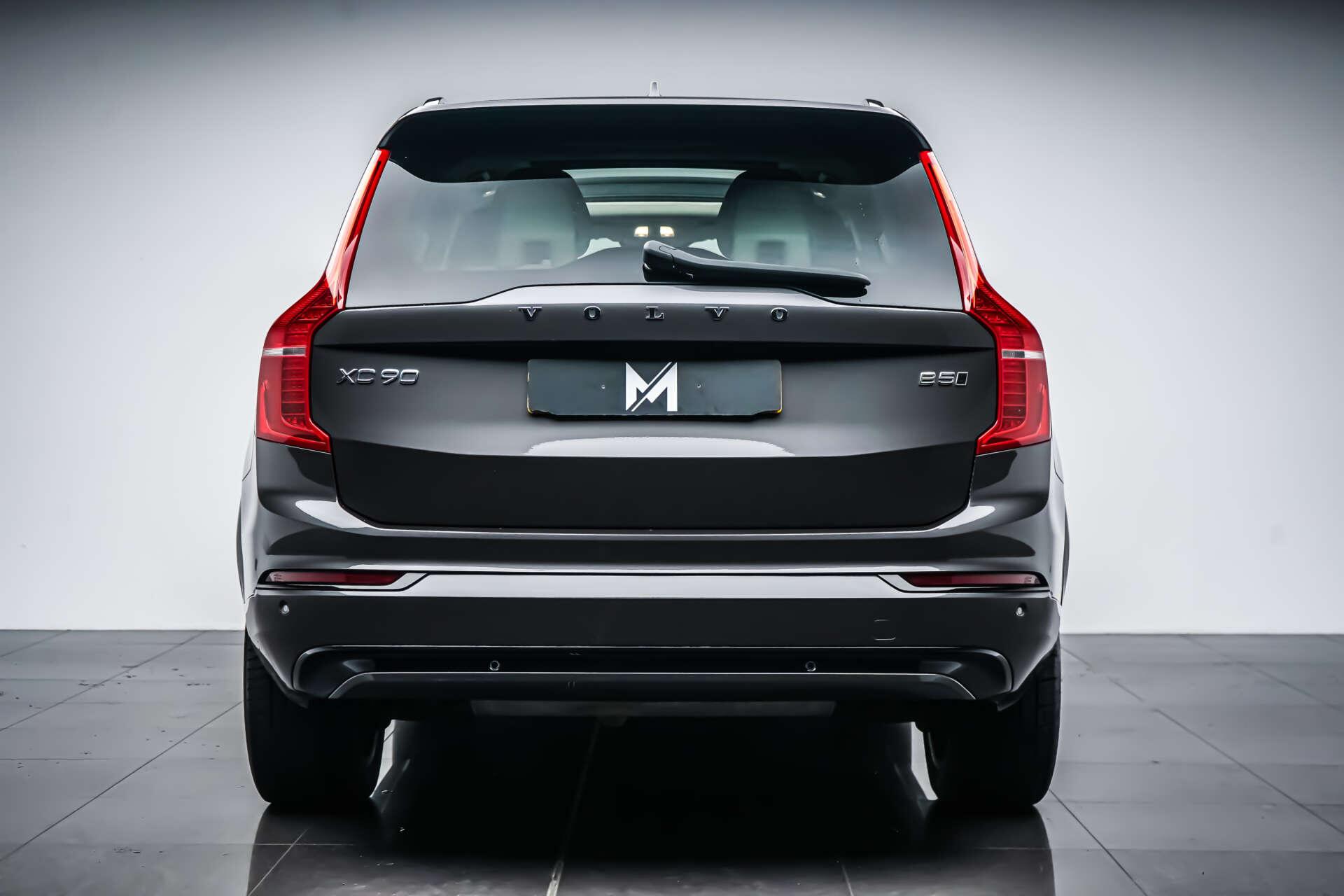 Volvo XC90 view 4