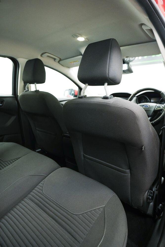 Ford Focus view 16
