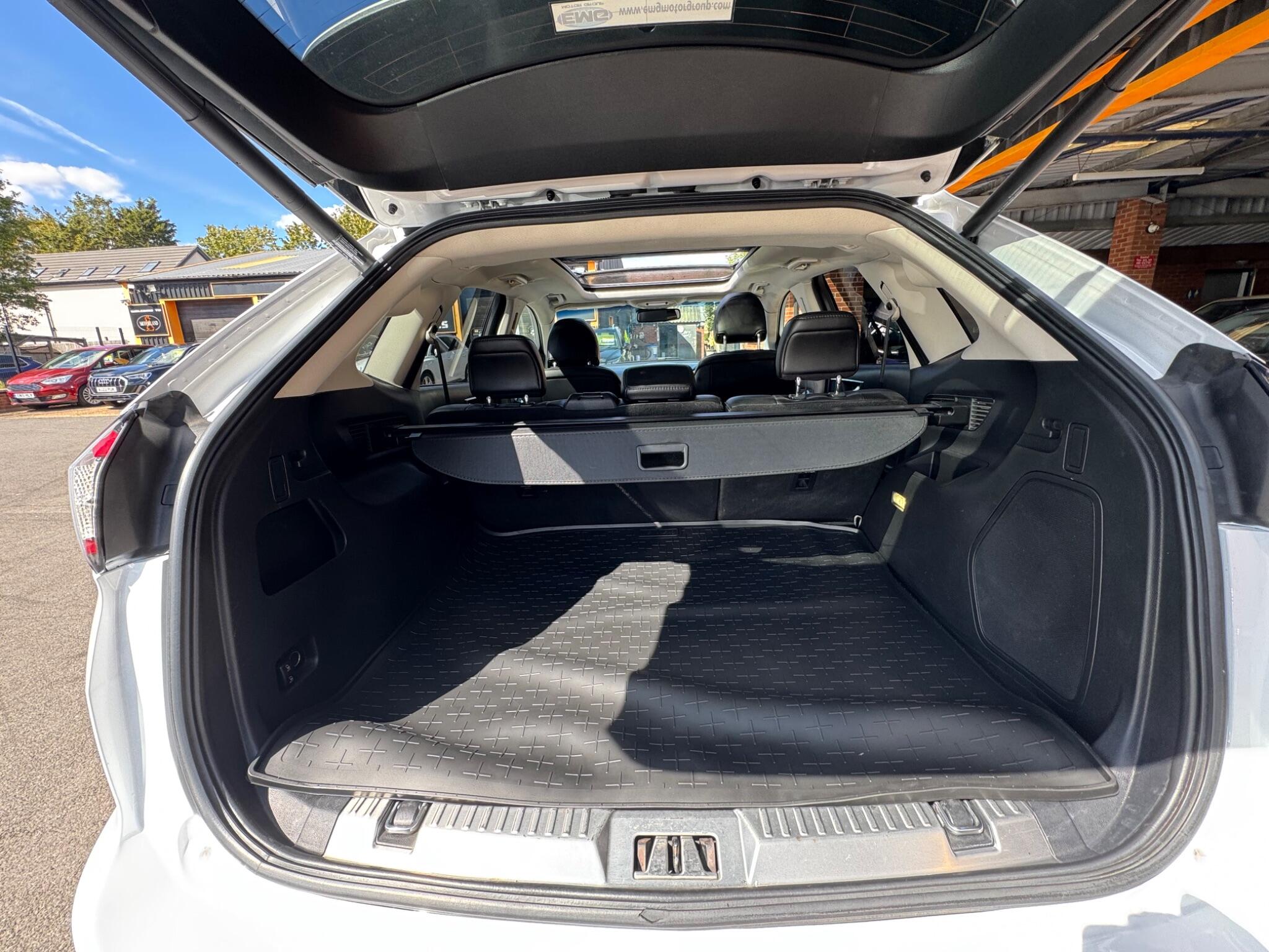 Ford Edge view 12